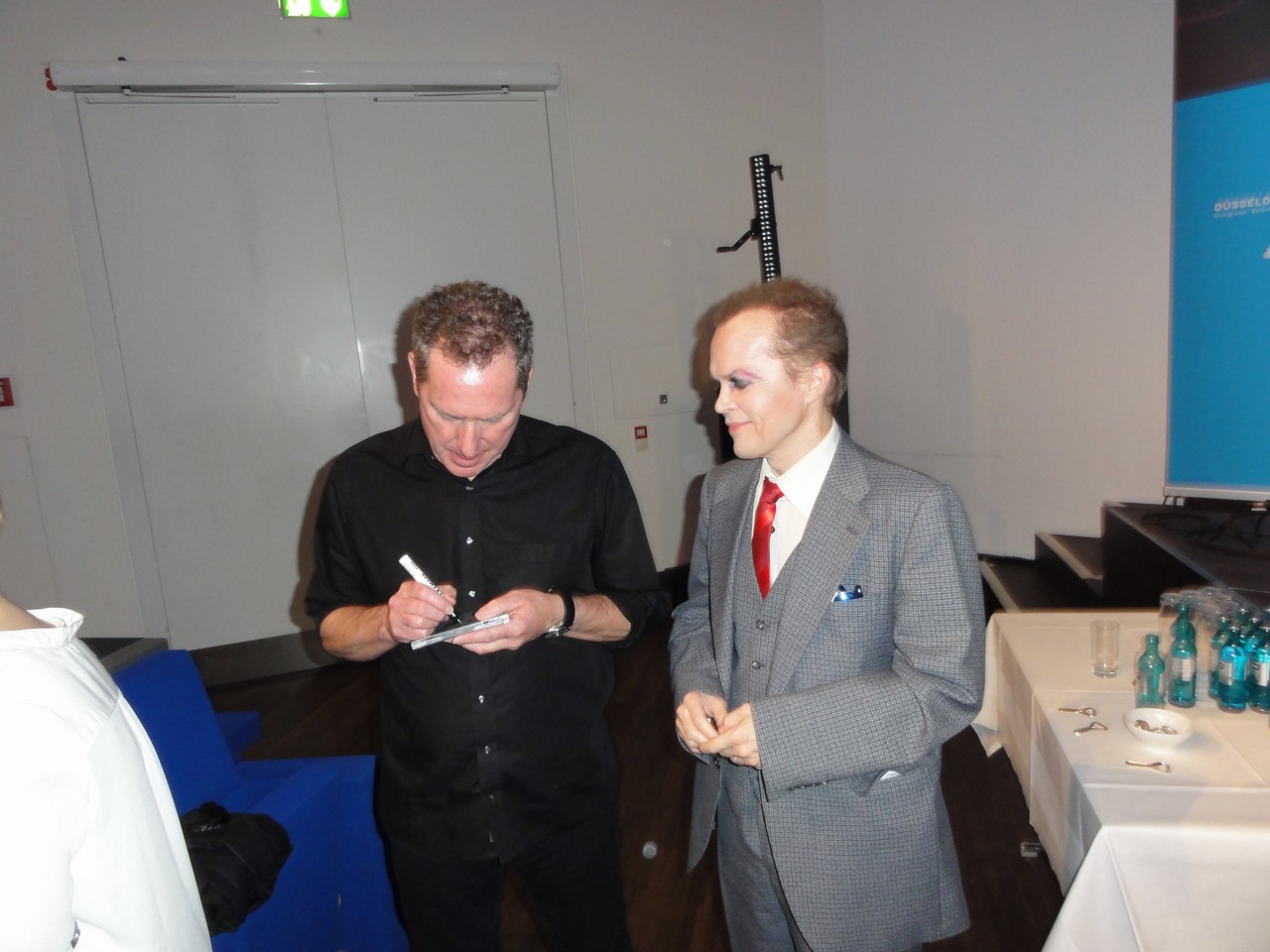 134 Andy McCluskey signs OMD CD-sleeves.jpg