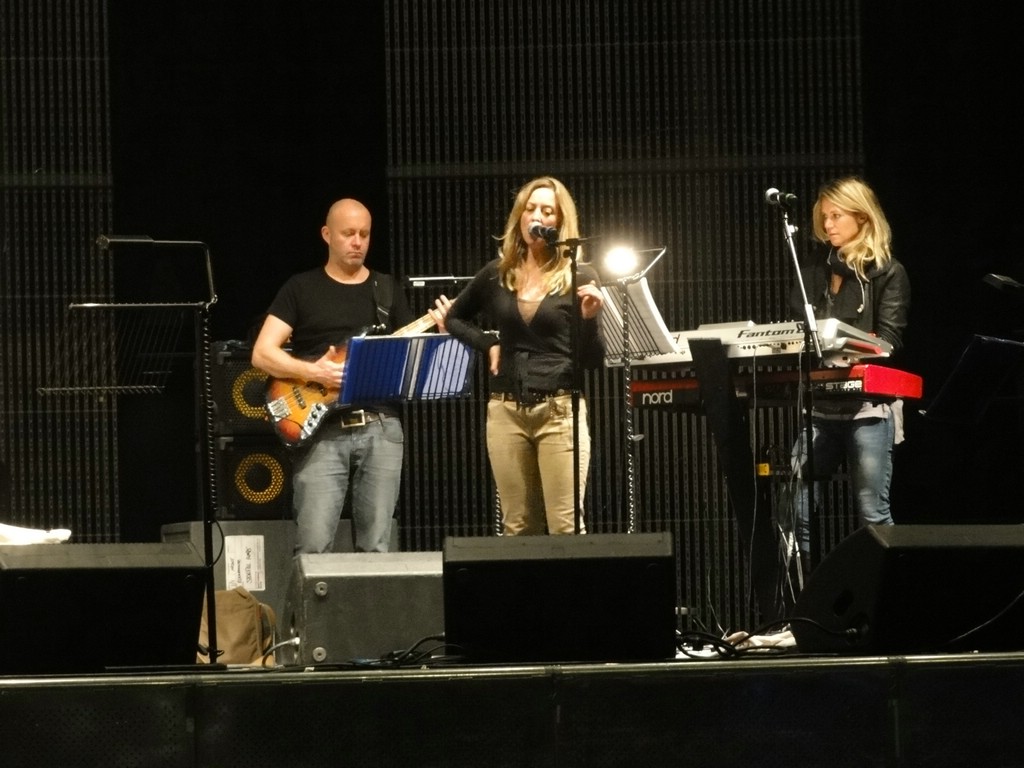 19 BEF soundcheck - Julian Crampton, Billie Codfrey and Berenice Scott.jpg