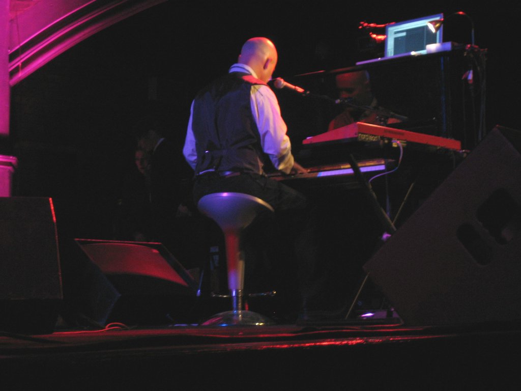 40 Thomas Dolby and his reflection on the piano.JPG